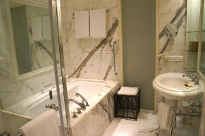 badrum i marmor